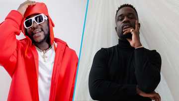 Medikal lights up Sarkodie's cigar on the 'We Made it' music video set, many excited about their bromance