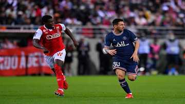 Entire stadium did stunning thing for Lionel Messi on his PSG debut against tough opponents