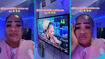 Lady cries heavily during Empress Gifty's worship medley on United Showbiz, video melts hearts