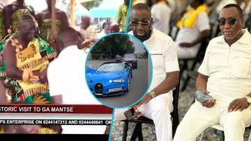 Asantehene Visits Ga Mantse: Despite, Ofori Sarpong Storm Durbar With Bugatti, G-Wagon, Other Cars