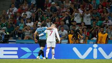 Cristiano Ronaldo sends stunning message to Edinson Cavani over number 7 shirt at Man United