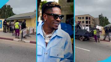 Shatta Wale detained by EOCO, police set up truckload of barricades as SM fans grow in numbers