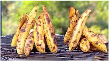 Kind woman narrates how she helped roasted plantain seller complete her house, many react