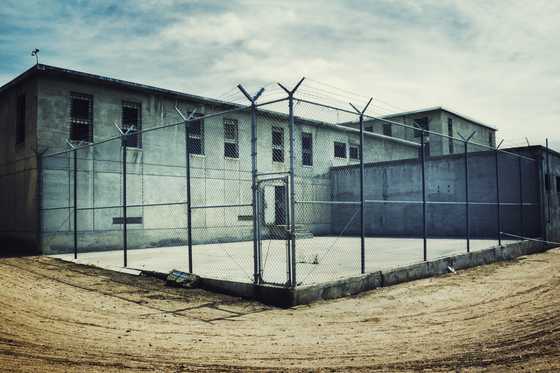 13 of the most successful prison escapes where the inmates are still at ...