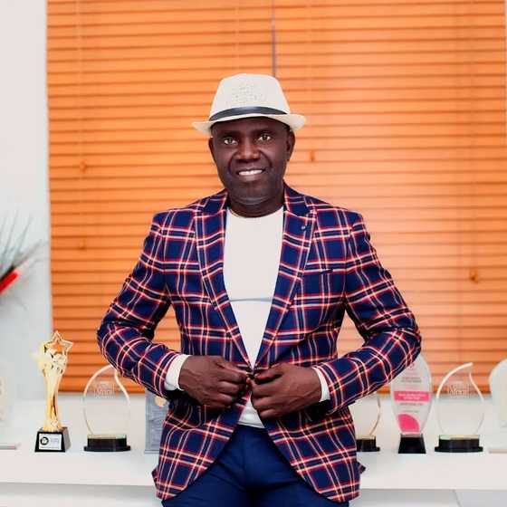 Dr Lawson Hosts Tepamanhene, Shows Off His Massive Mansion And ...