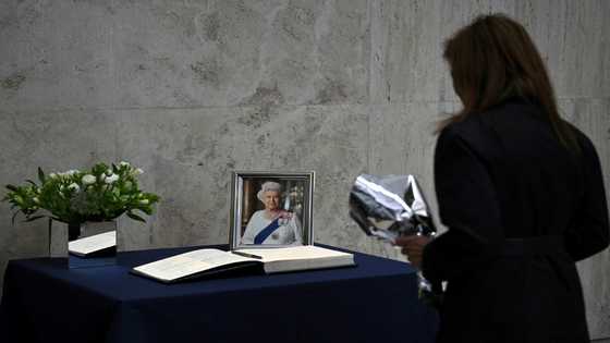 Argentine reverence for Queen Elizabeth marred by Falklands memories