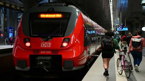 Germany hopes to help climate with discount travel card