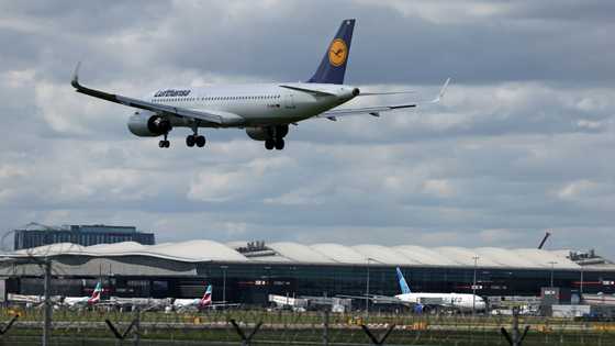 Lufthansa issues profit warning, launches 'turnaround'