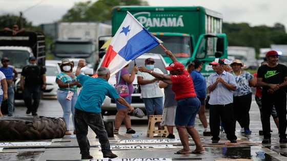 Nuevas manifestaciones y bloqueos pacíficos de vías se produjeron este viernes en Panamá en protesta contra el aumento de la inflación y la corrupción, mientras el gobierno busca negociar con sindicatos la salida a una crisis sin precedentes.