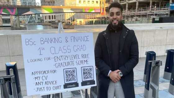 1st class graduate gets on the street with big board to seek job, many react as photo emerges online