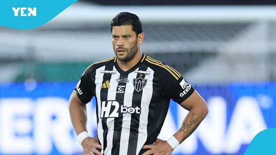 Hulk smashes incredible long-range free-kick in Brazil (video)