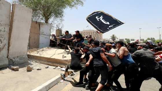 Pro-Sadr protesters occupy Iraq parliament again