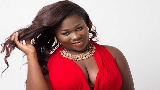 Sista Afia challenges Efia Odo; releases her own raw 'tonga' photo