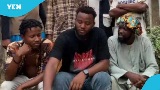 Nigerian expatriate in Ghana teaches Nigerian friends how to eat kosua ne meko