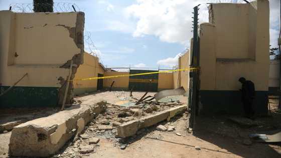 Suspected jihadists raid Nigeria prison, free hundreds