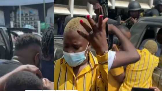3y3, 3y3, 3dien? - Fella Makafui screams at reporters as they video Medikal after remand