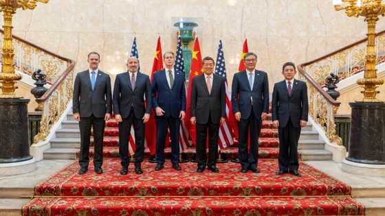 Hopes rise as US and China hold second day of trade talks