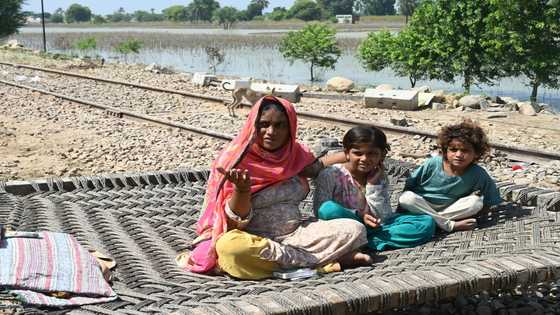 Pregnant women caught in Pakistan floods desperate for aid