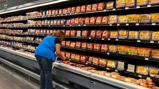 Walmart lifts outlook for sales, earnings despite tariffs