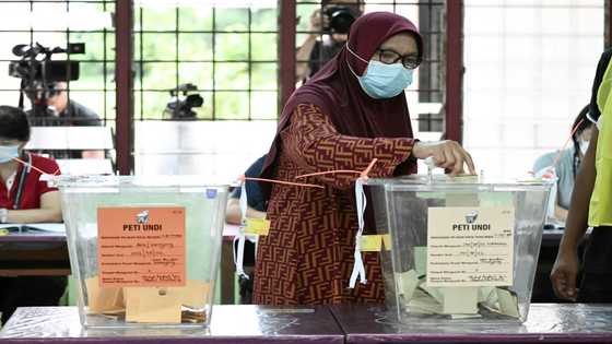Malaysia election kicks off, close race expected