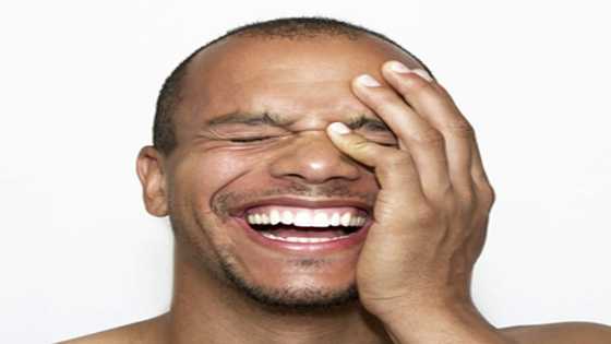 US Man in Stitches After Dad Slides out Of Chair, Screams While Getting COVID-19 Jab