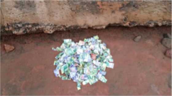 Honest man finds thousands of cedis behind his window at Techiman; calls police to come for it