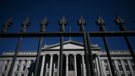 US budget deficit narrows just slightly despite tariff revenues