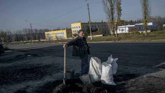 'We can't survive on our own': locals help out neighbours in Bakhmut