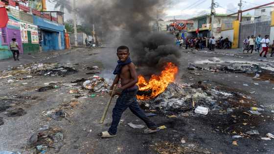 US team discusses help for troubled Haiti but cautious on troops