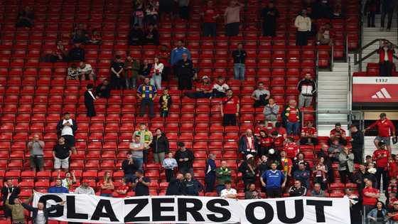 Man Utd share price tumbles with club sale in question