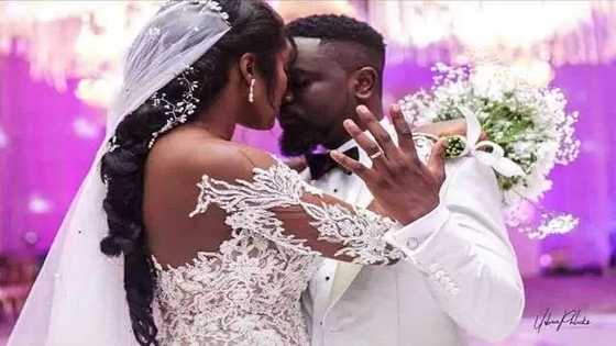 Sarkodie jams to one of Daddy Lumba's classic songs to celebrate wife's birthday (Video)