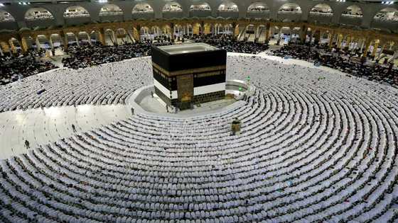 Maskless pilgrims launch largest hajj of Covid era