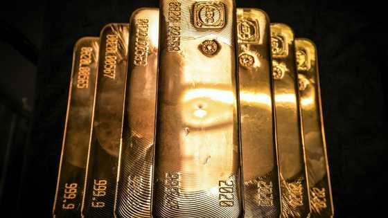 Asian markets swing as tariff uncertainty looms large