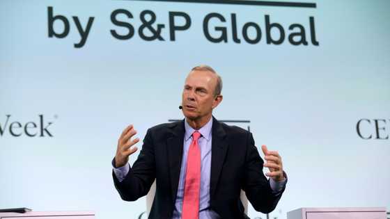 Profits dip at ExxonMobil, Chevron on lower crude prices