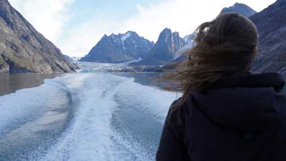 Greenland seeks to capitalise on 'last-chance tourism'