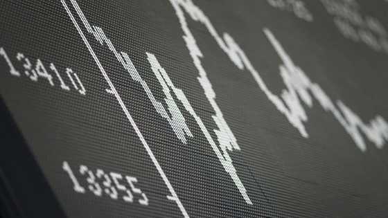 European stocks back in black, euro under pressure