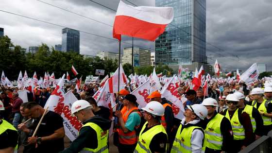 Polish farmers protest 'harmful' EU environmental rules