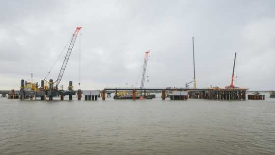 Germany builds new gas terminals to succeed Russian pipelines