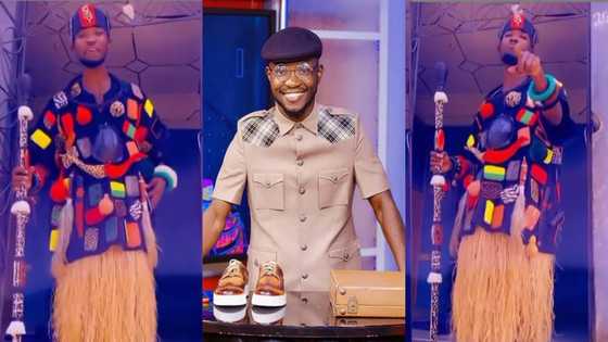 1 teacher teaches 2 classes in same room at same time - Teacher Kwadwo