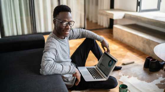 Just save GH¢500 a day & you'll have more than GH¢10k a month - Ghanaian man advises youth
