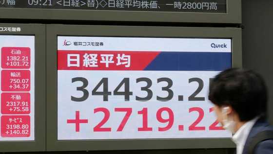 Asian stocks crack higher as Trump delays painful tariffs