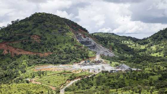 Fanfare as Guinea launches enormous Simandou iron ore mine