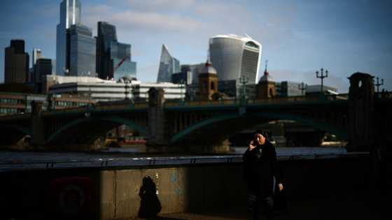 Why does UK lag on 5G mobile connectivity?