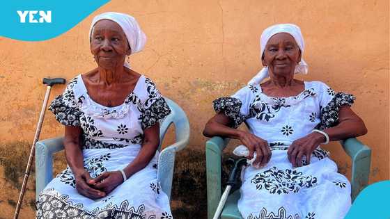“Oldest twins in Ghana”: 92-year-olds receive GH¢2K from Nana Tea, they bless him