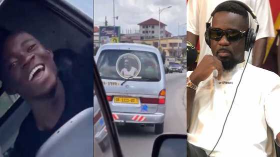 Sarkodie shows love to trotro driver in traffic in Kumasi; video warms hearts