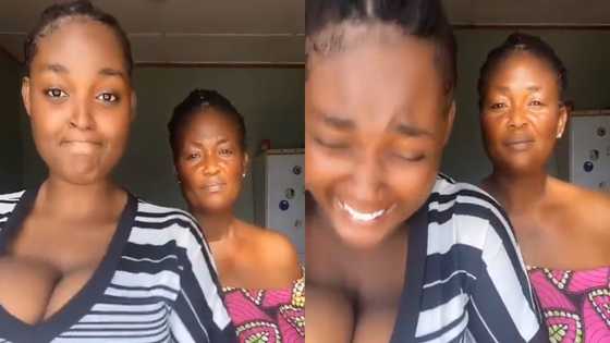 Ghanaian lady tricks her mom to beg Barack Obama on camera & get $500k; video cracks ribs