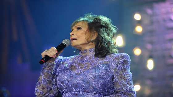 Loretta Lynn, country music luminary and songwriting pioneer, dies at 90