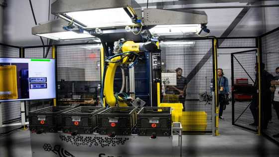 Will robots replace humans at Amazon?