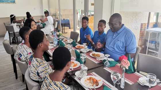 Citi FM CEO Sammens has 'meet & greet' with Ketasco NSMQ team; gifts Francisca GHc5k cash