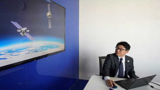 Using lasers and 'tow-trucks', Japanese firms target space debris